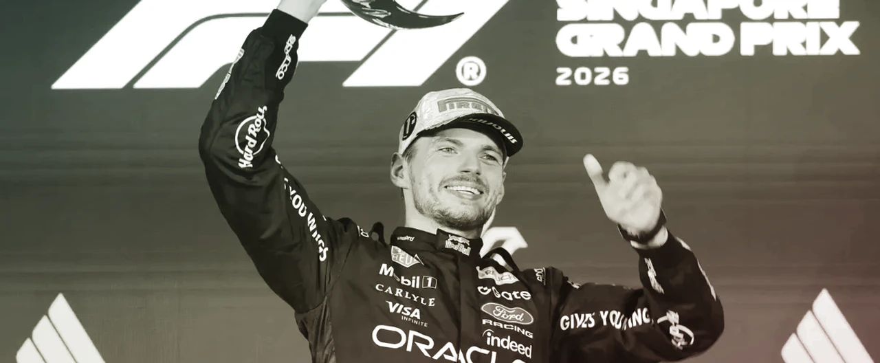 Portada del Gran Premio de Singapur: victoria de Verstappen y Checo Pérez, 17.º, rumbo a su Gran Premio 300 en México